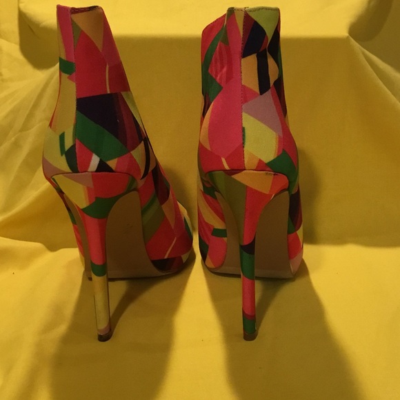 Liliana Multi-Colorful Geometric Women's Heels SZ 8.5 - Picture 4 of 12